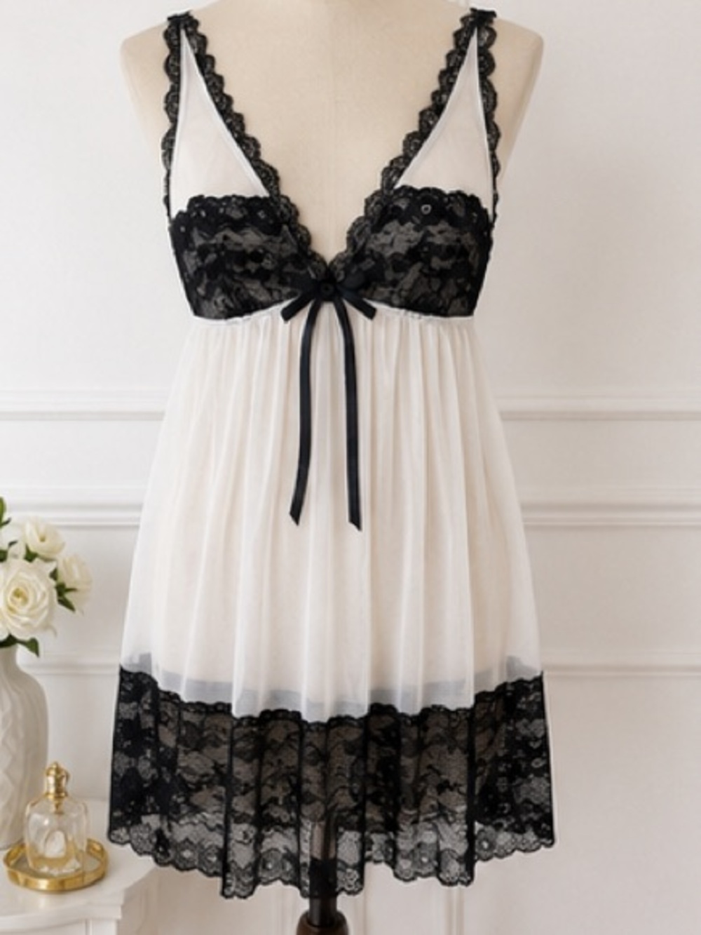 Victoria’s Secret White Black Lace Sheer Babydoll Chemise Nightgown Women’s M